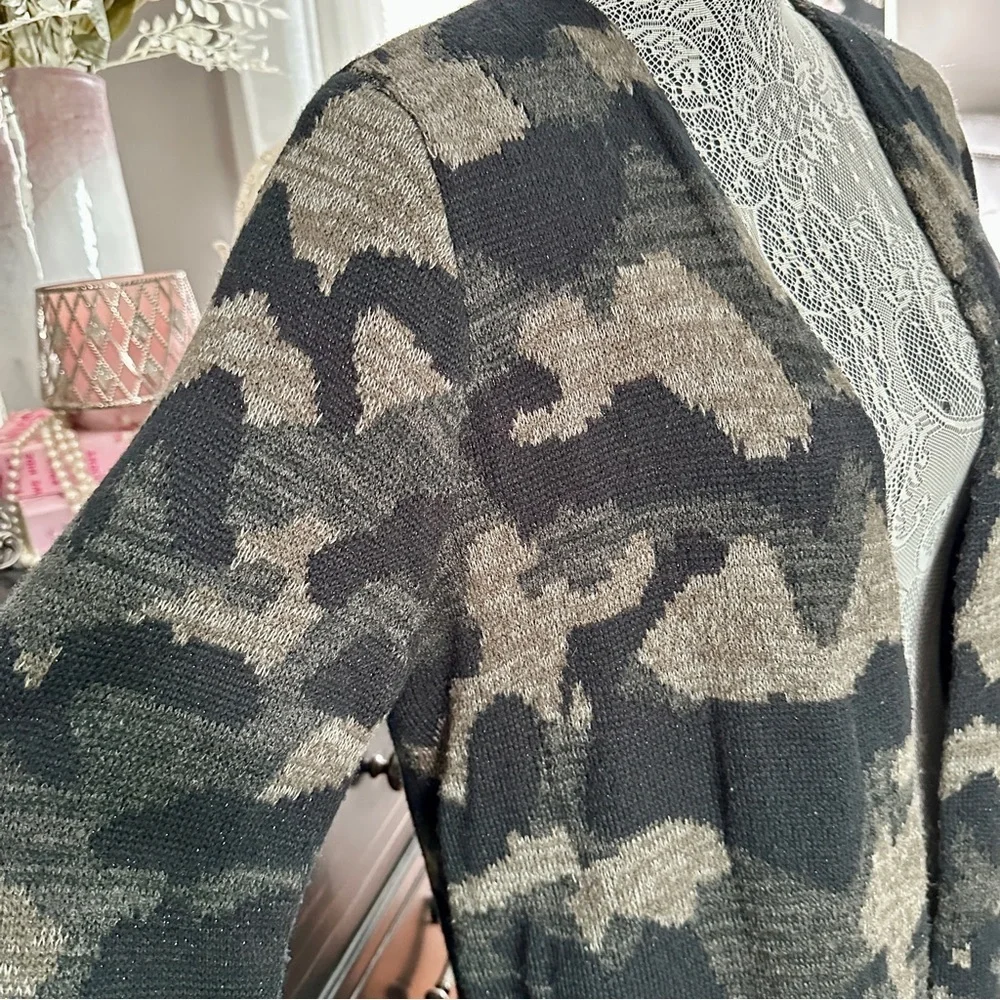 Apt. 9 Longline Cardigan Sweater Jacket Medium Gray Black Camo Print Normcore - Picture 6 of 16